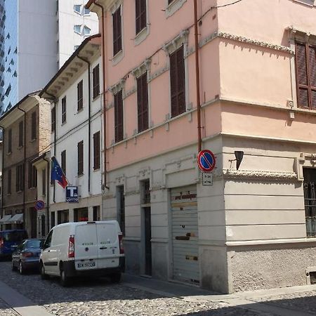 Hotel Astor Piacenza Kültér fotó