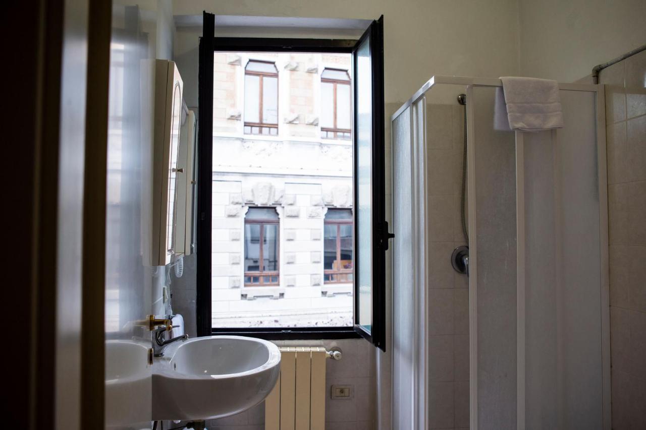Hotel Astor Piacenza Kültér fotó